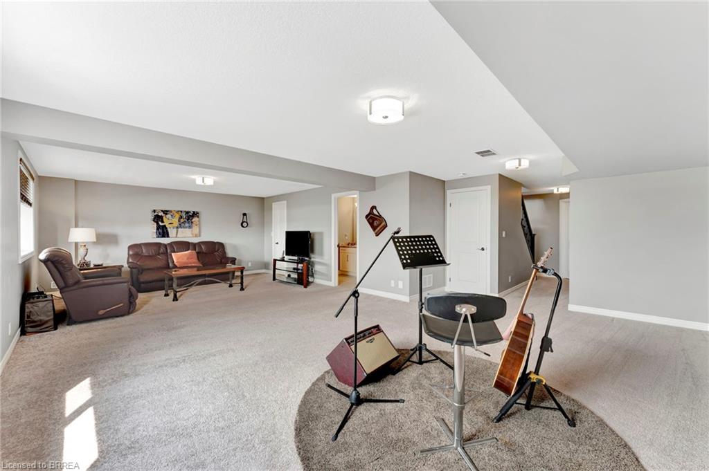 77 Lafayette Street E Property Photo 23