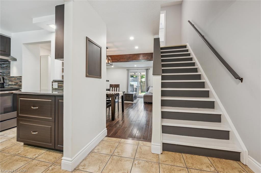 648 Hillview Road Property Photo 6