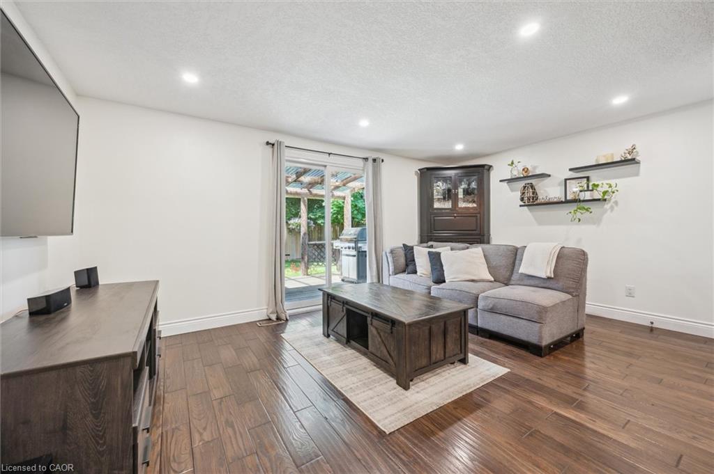 648 Hillview Road Property Photo 11
