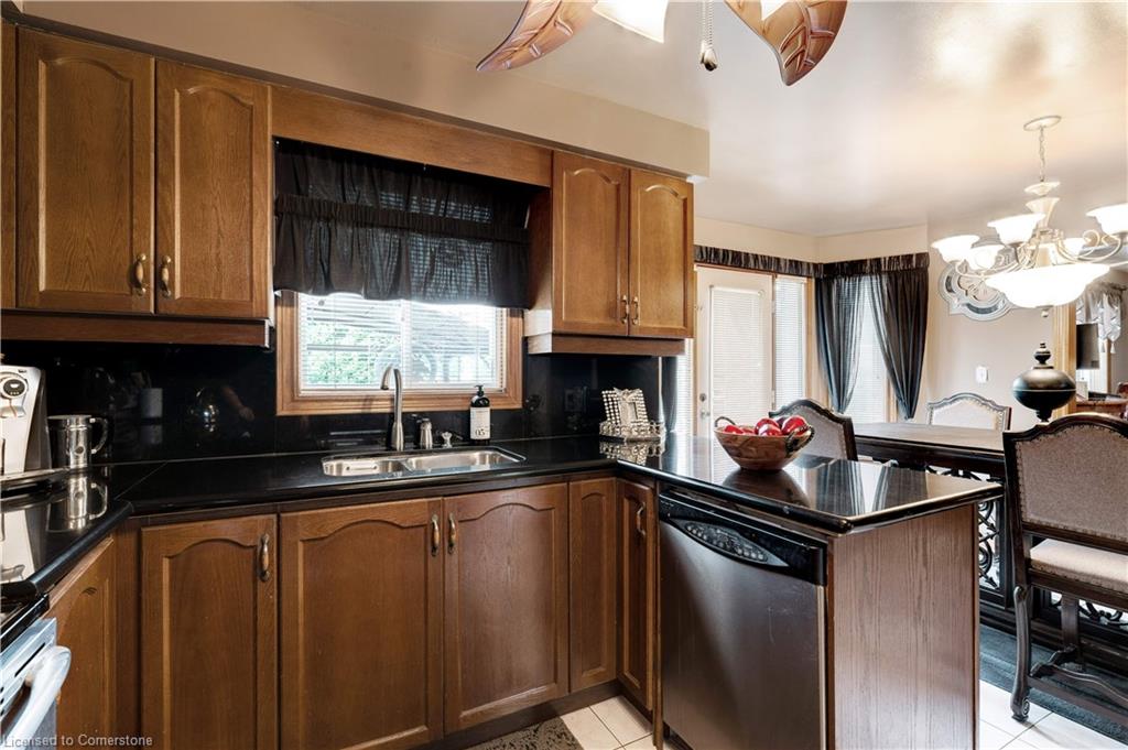 9 Sugarberry Court Property Photo 10