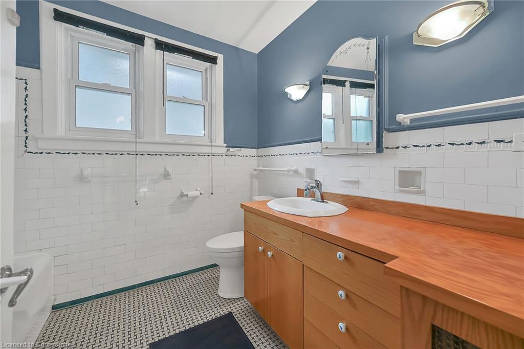 40 Undermount Avenue Property Photo 24