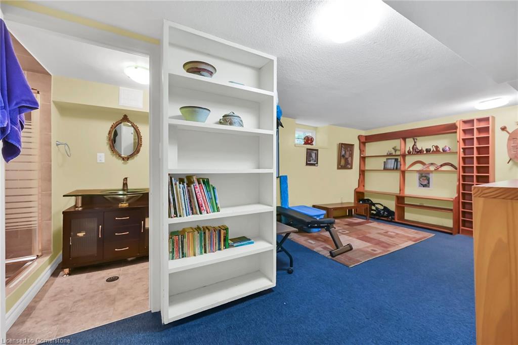 40 Undermount Avenue Property Photo 30