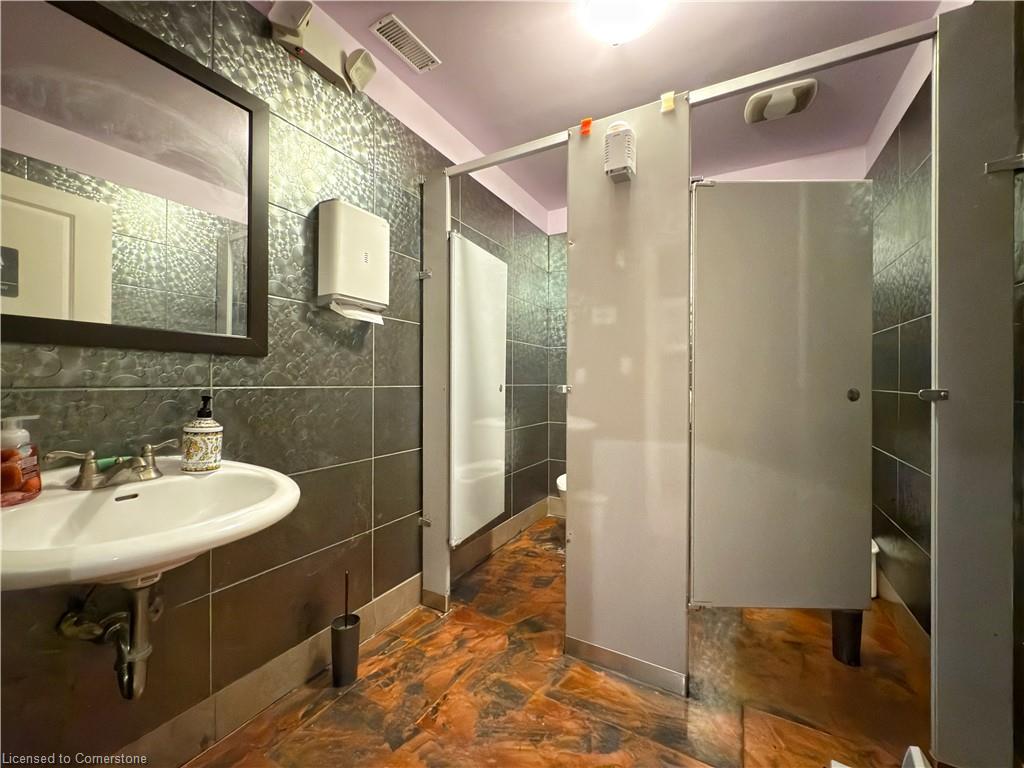 5-438 Kerr Street Property Photo 11