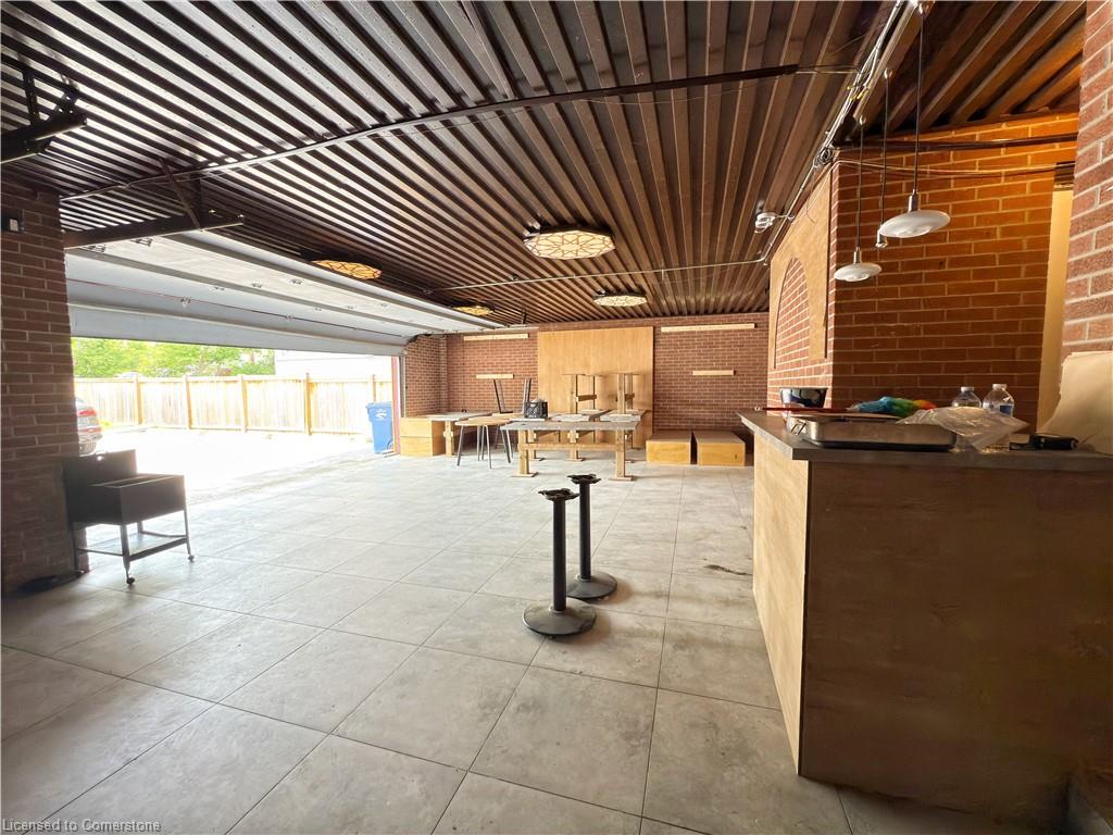 5-438 Kerr Street Property Photo 12