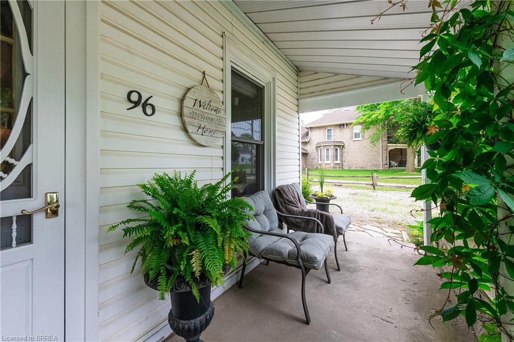 96 Dundas Street W Property Photo 1