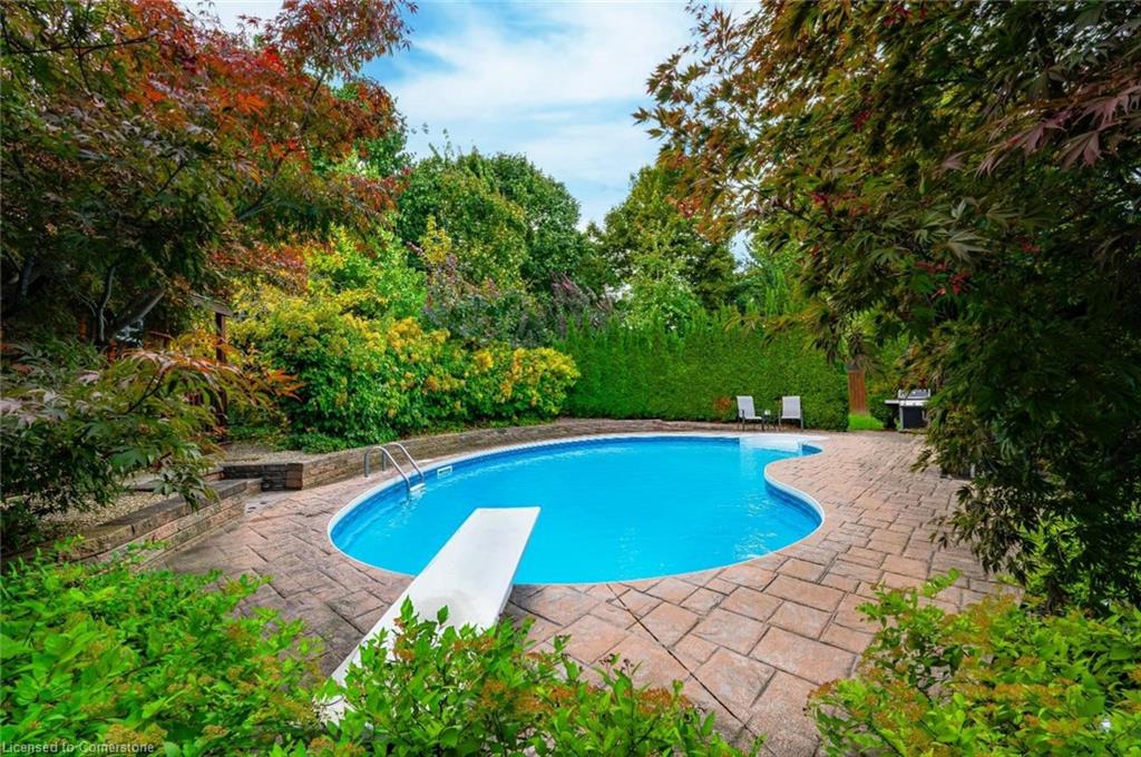 52 Bond Court Property Photo 3