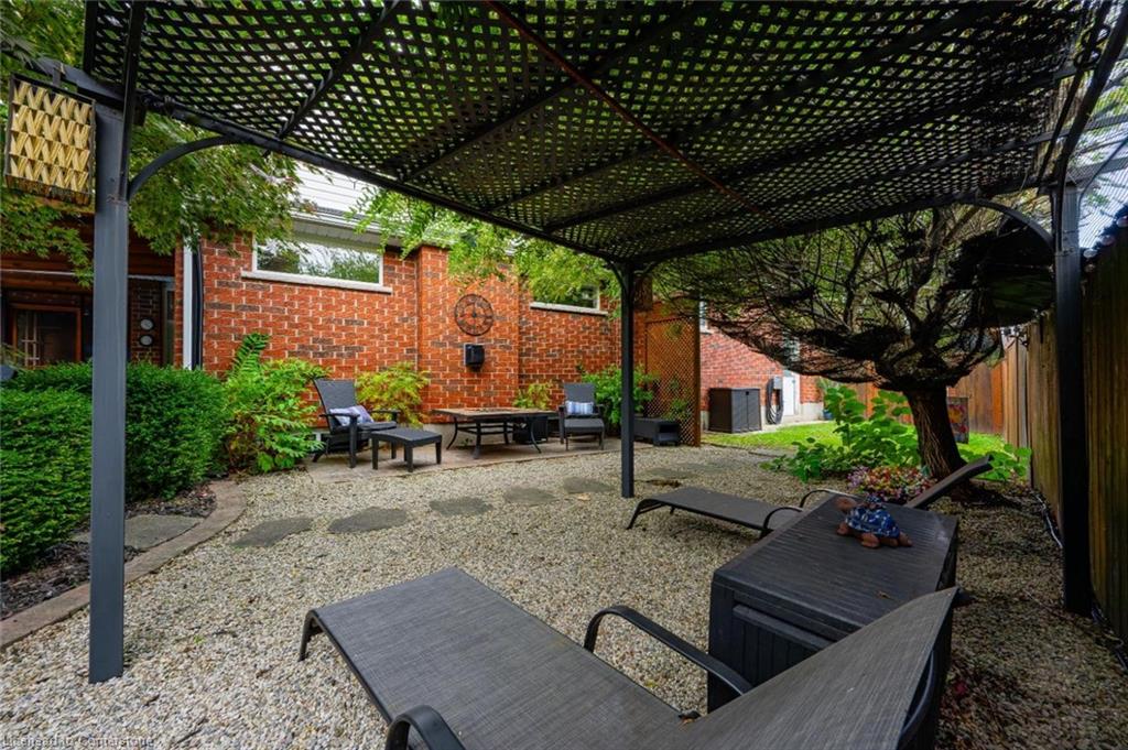 52 Bond Court Property Photo 31