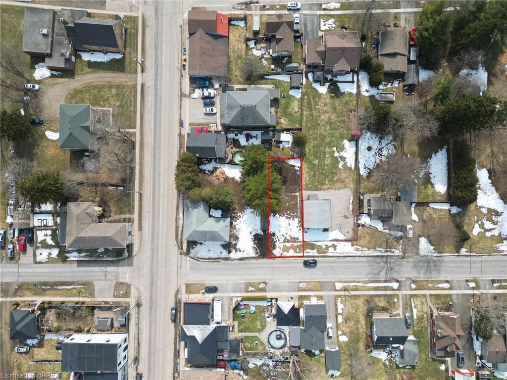 8 Victoria Street W Property Photo 2