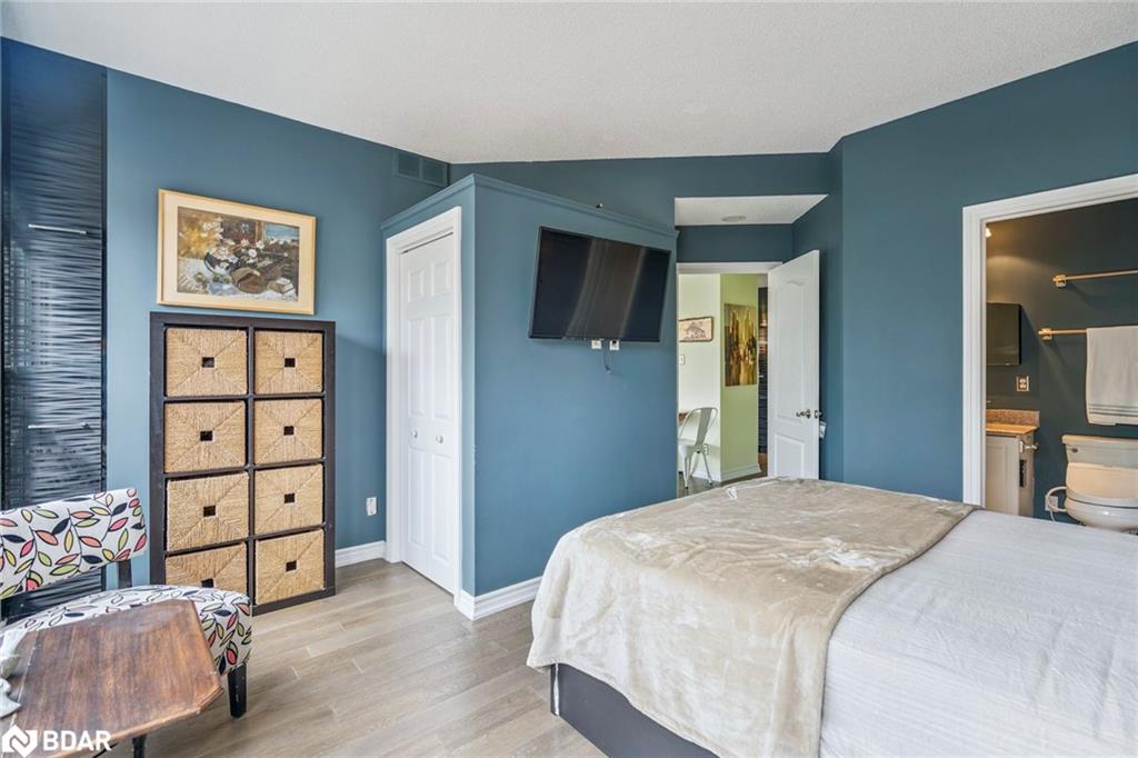 414-135 James Street S Property Photo 17