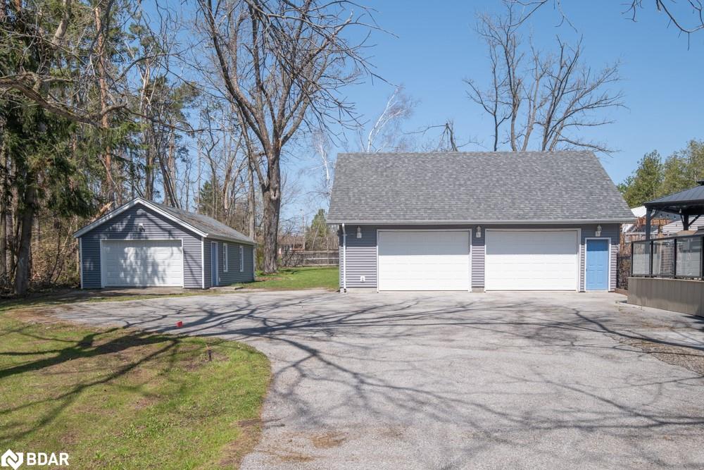 112 Lakeshore Road W Property Photo 8