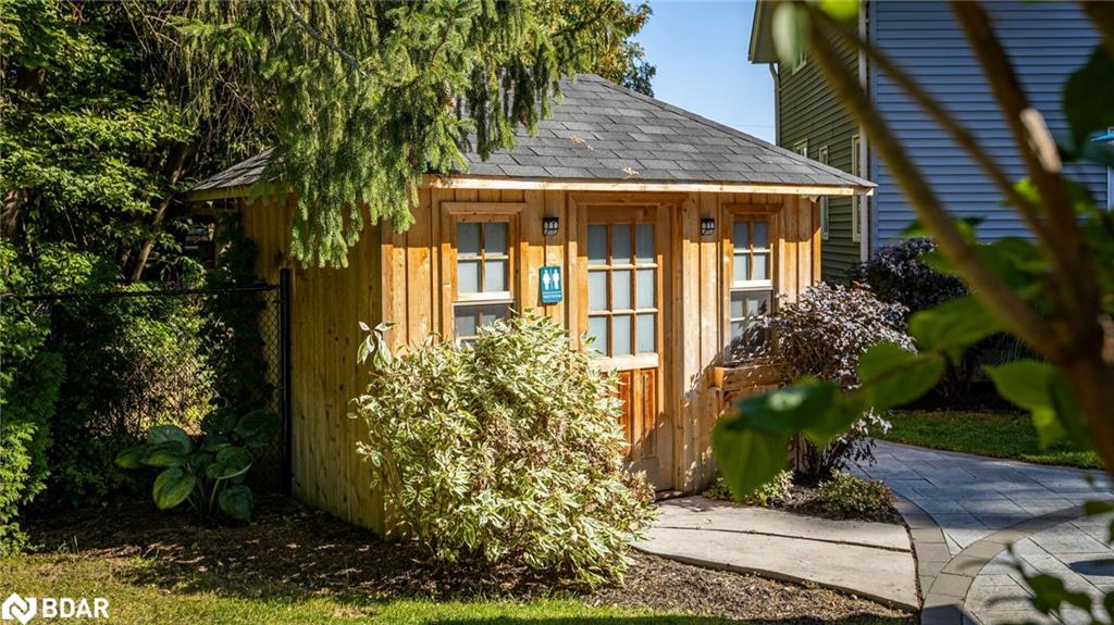 112 Lakeshore Road W Property Photo 9