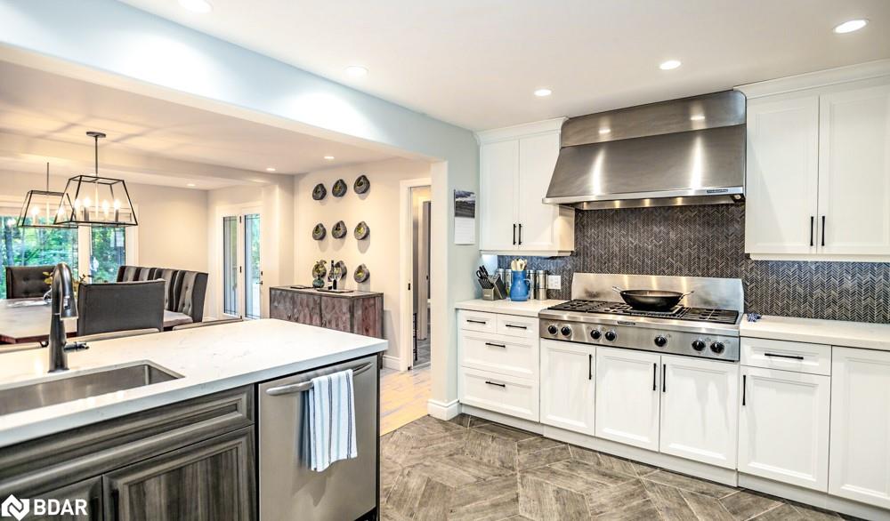 112 Lakeshore Road W Property Photo 12