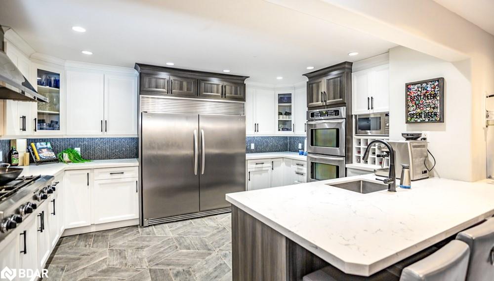 112 Lakeshore Road W Property Photo 13