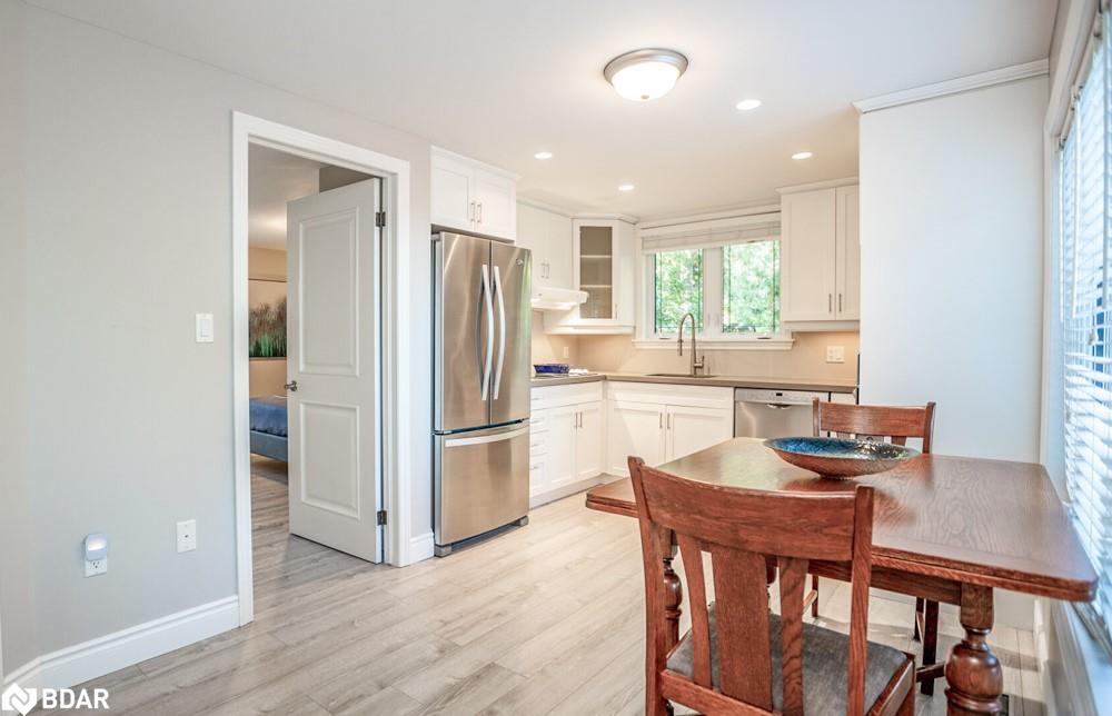 112 Lakeshore Road W Property Photo 17