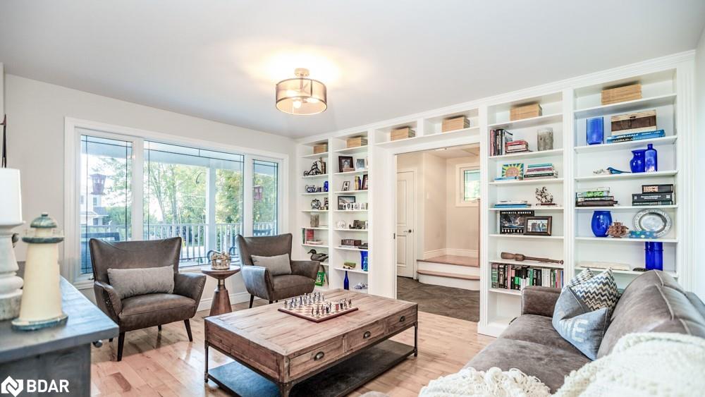 112 Lakeshore Road W Property Photo 18