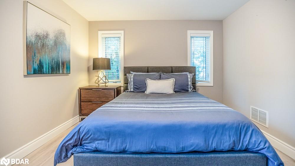 112 Lakeshore Road W Property Photo 22