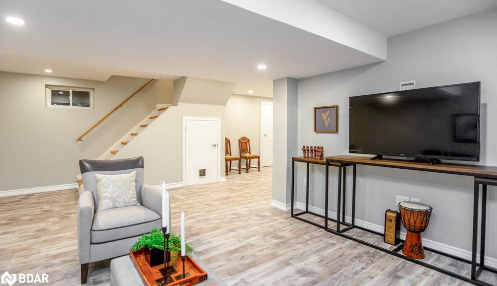 112 Lakeshore Road W Property Photo 26