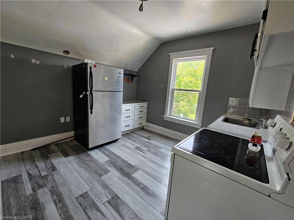 56 Cameron Street N Property Photo 2