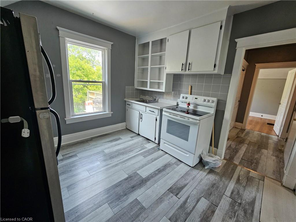 56 Cameron Street N Property Photo 3