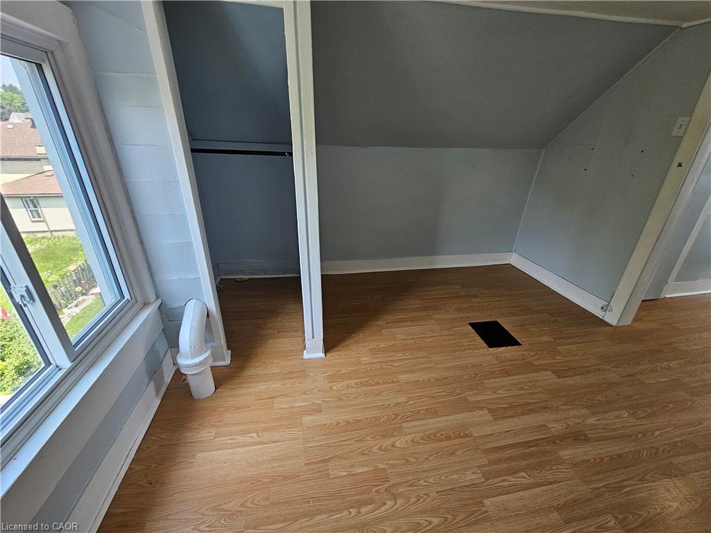 56 Cameron Street N Property Photo 12