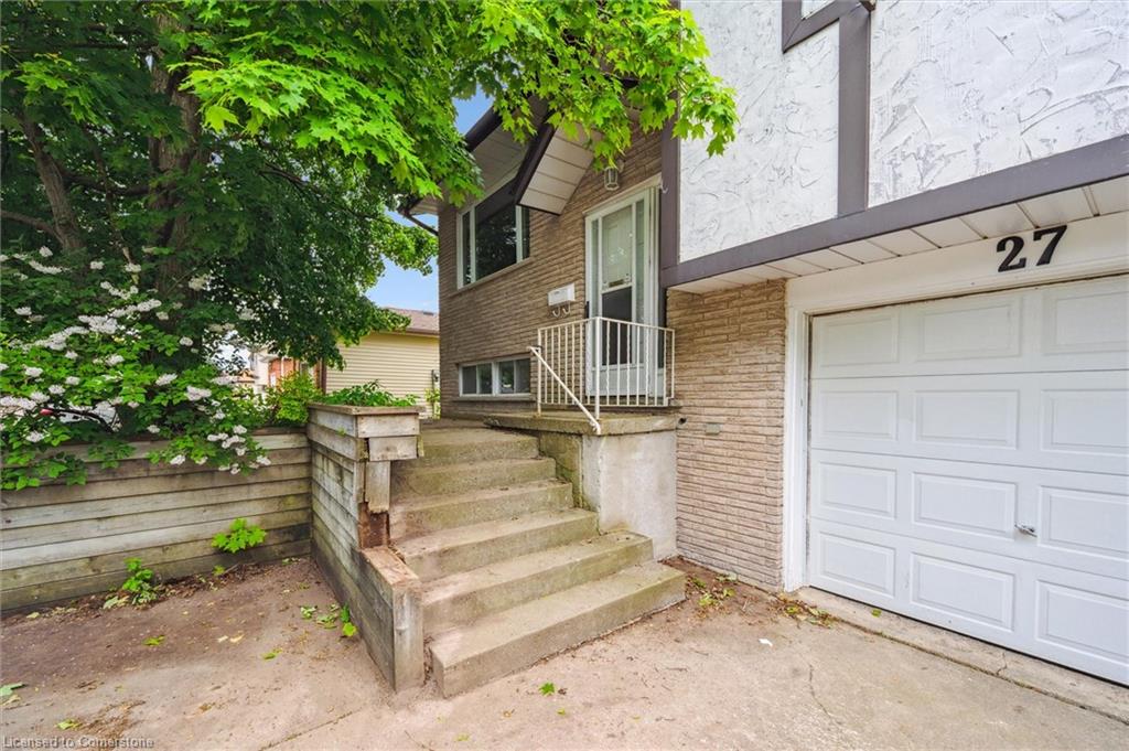 27 Sugar Maple Street Property Photo 3