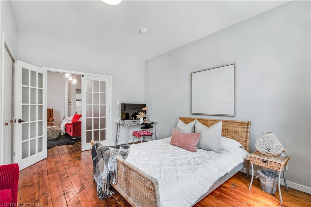 118 Queen Street S Property Photo 14
