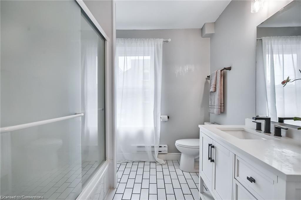 118 Queen Street S Property Photo 29