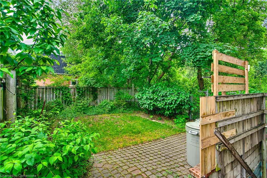 118 Queen Street S Property Photo 33