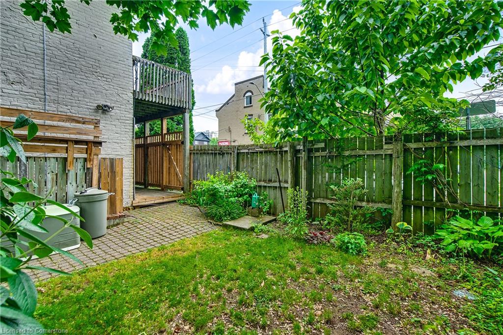 118 Queen Street S Property Photo 34