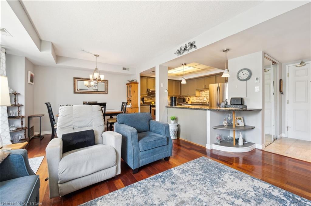 204-3267 King Street E Property Photo 9