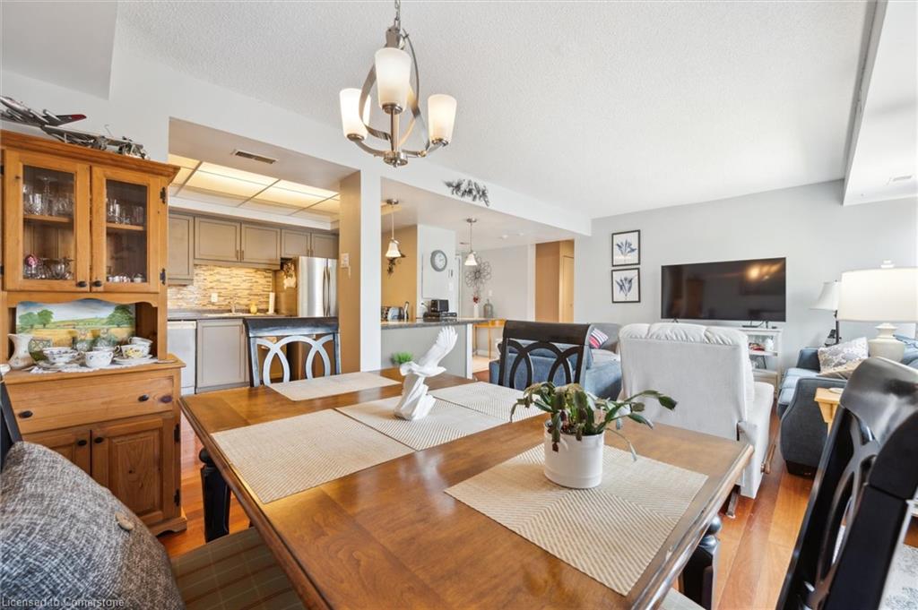 204-3267 King Street E Property Photo 10