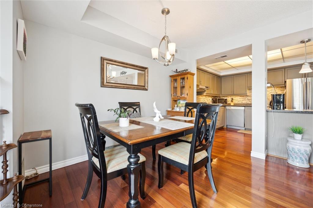 204-3267 King Street E Property Photo 12