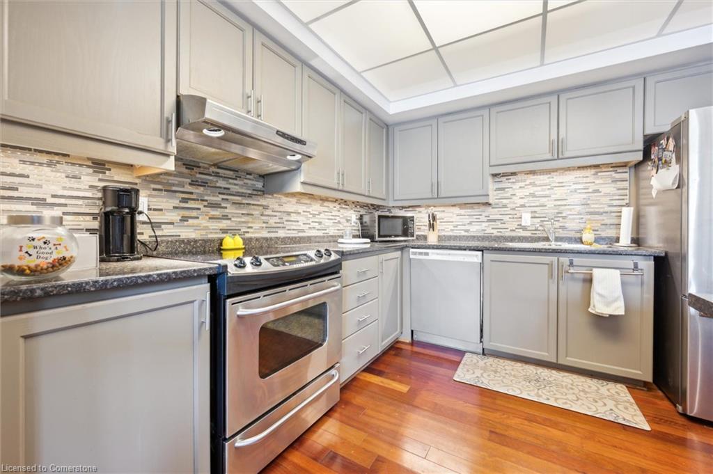 204-3267 King Street E Property Photo 14