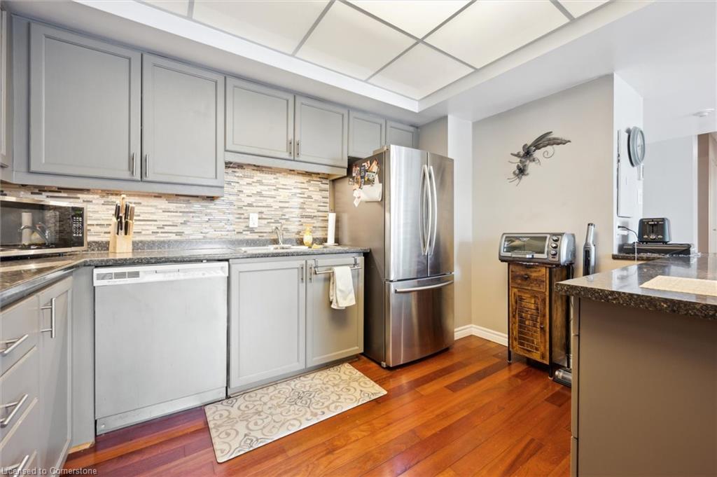 204-3267 King Street E Property Photo 15