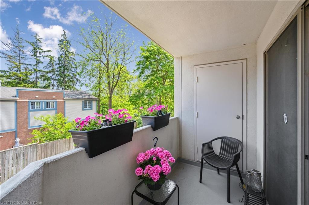 204-3267 King Street E Property Photo 17