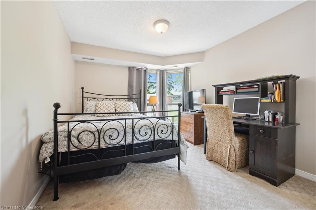 204-3267 King Street E Property Photo 18