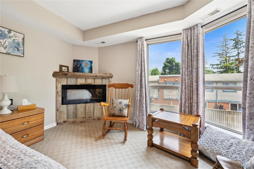 204-3267 King Street E Property Photo 23