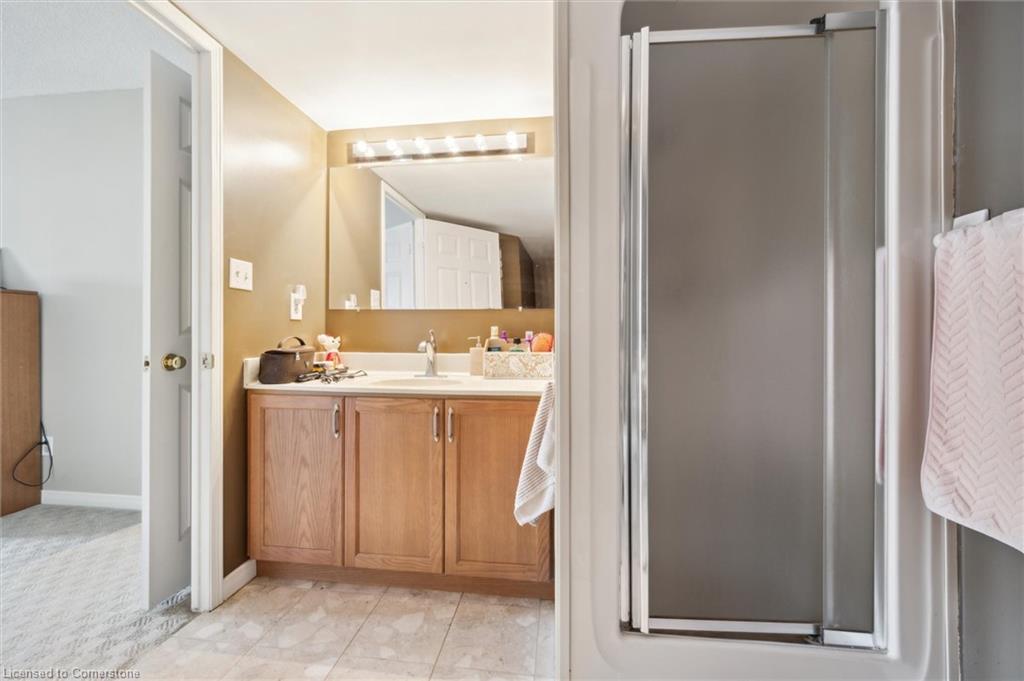 204-3267 King Street E Property Photo 25