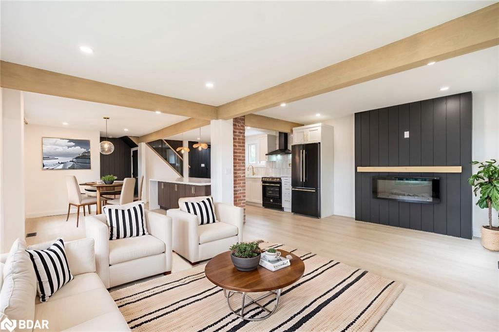 425 Codrington Street Property Photo 3