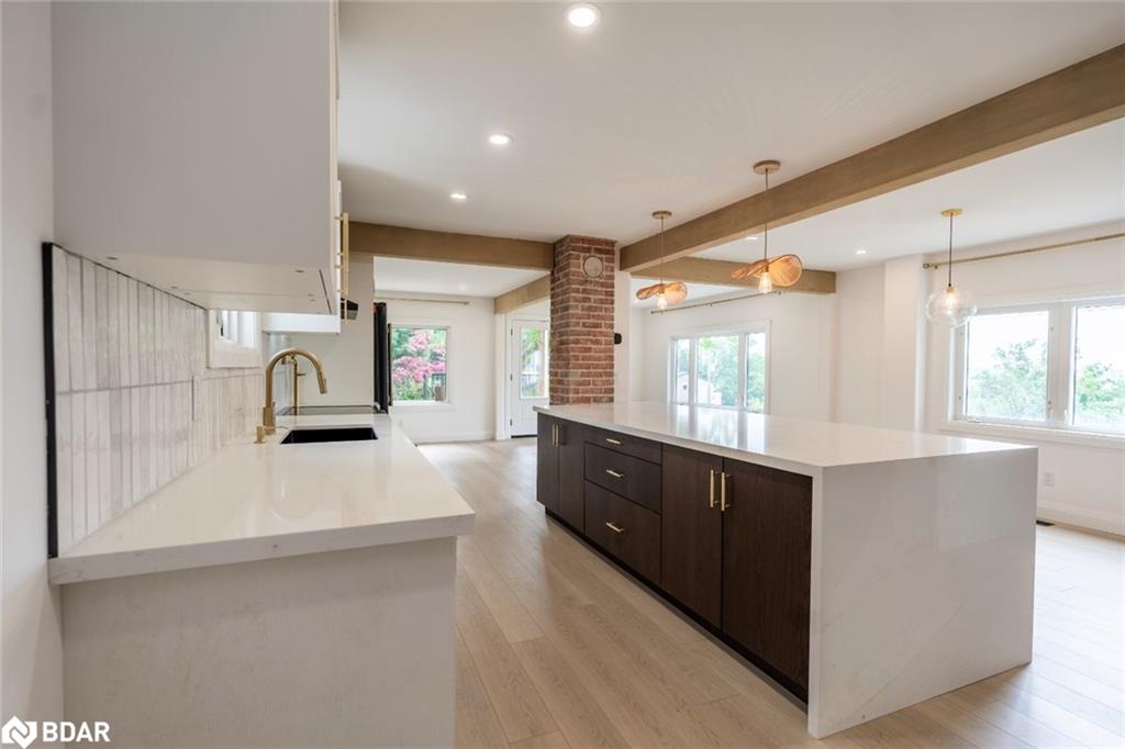425 Codrington Street Property Photo 6