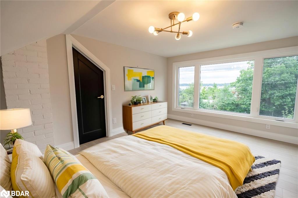 425 Codrington Street Property Photo 12