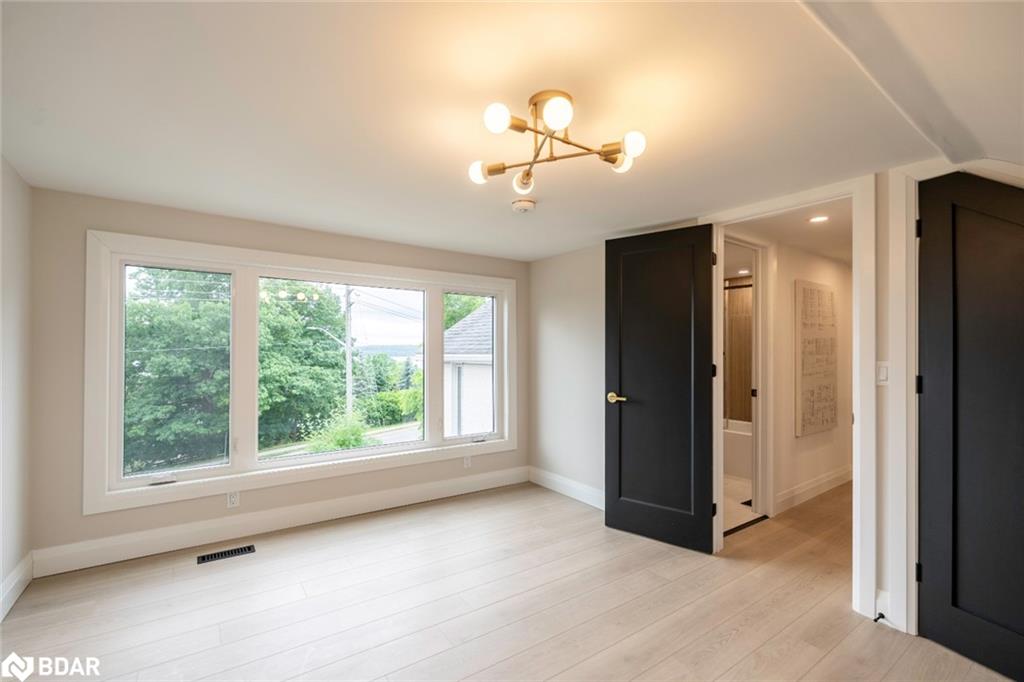 425 Codrington Street Property Photo 13