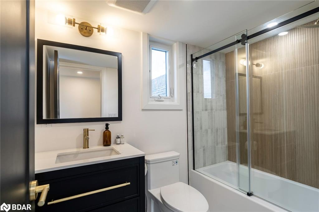 425 Codrington Street Property Photo 14