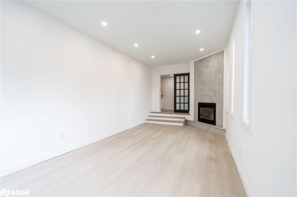 425 Codrington Street Property Photo 16