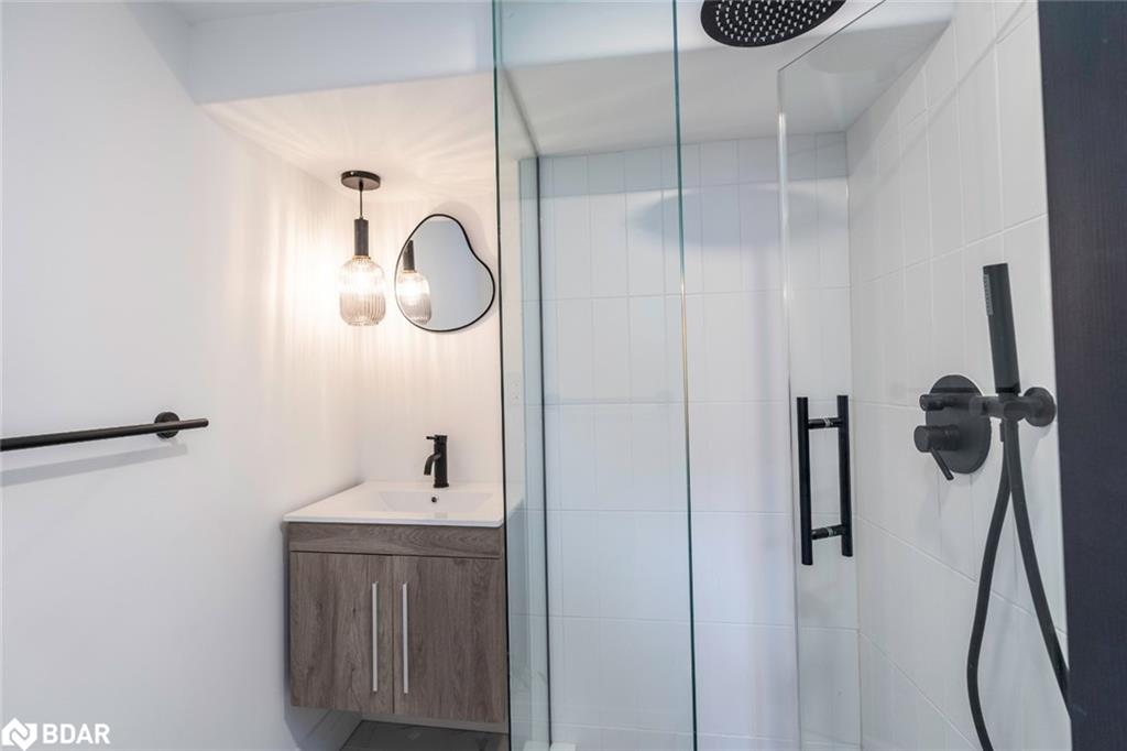 425 Codrington Street Property Photo 18
