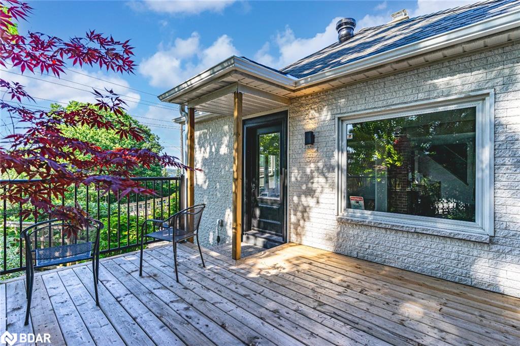 425 Codrington Street Property Photo 20