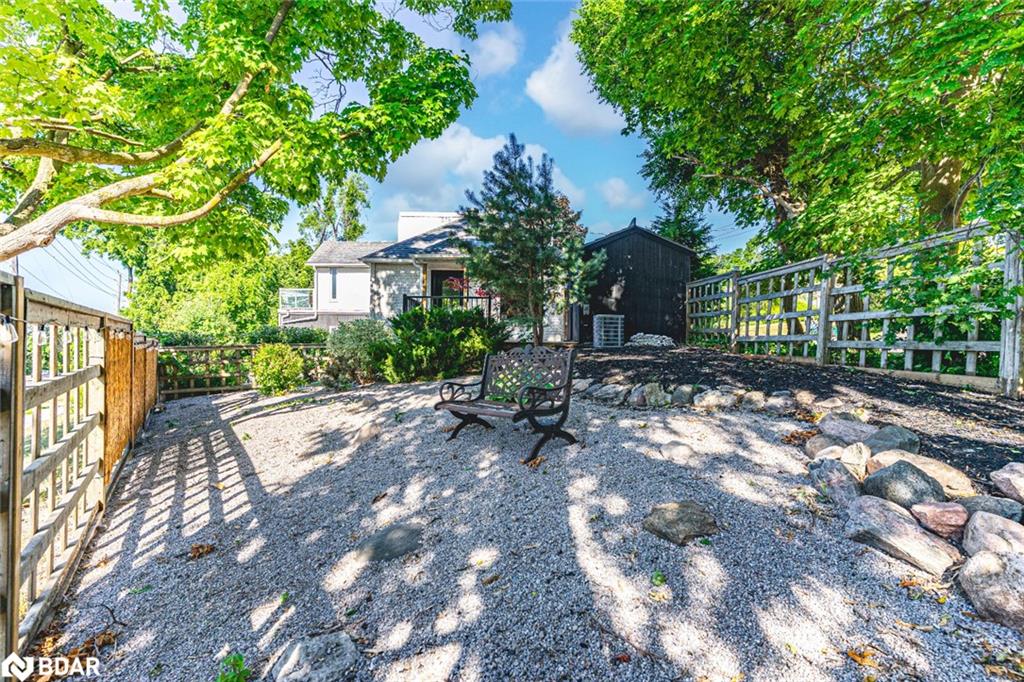 425 Codrington Street Property Photo 23
