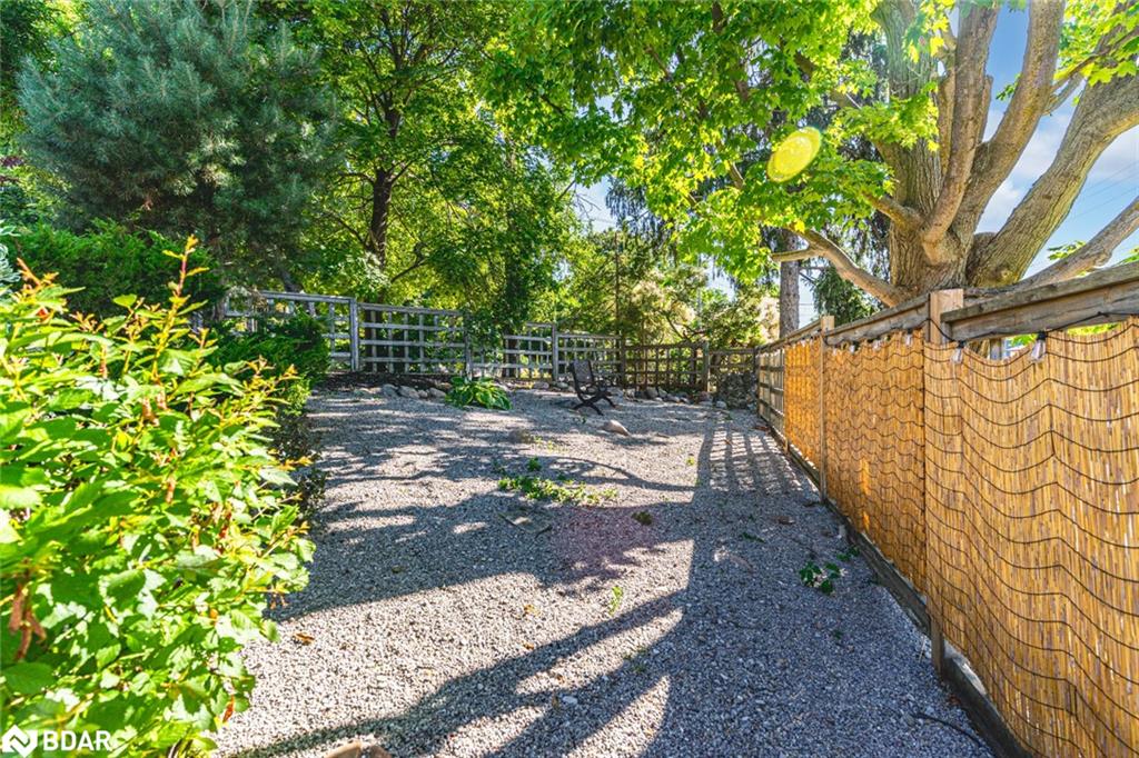 425 Codrington Street Property Photo 24