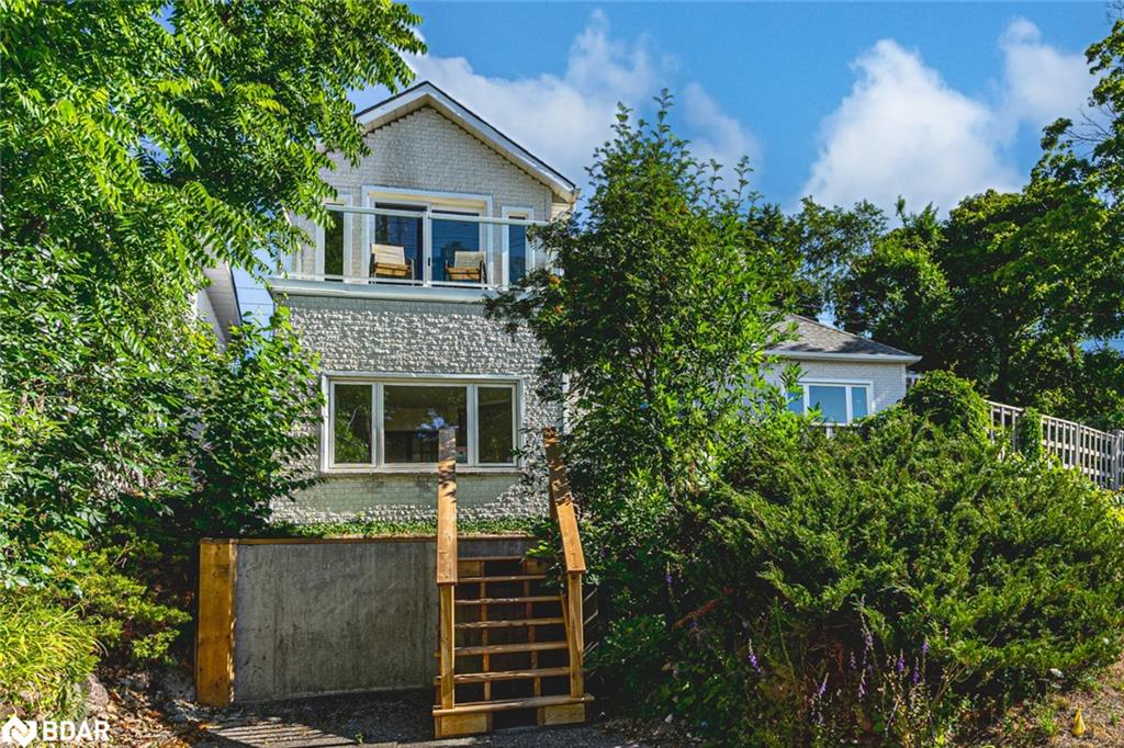 425 Codrington Street Property Photo 26