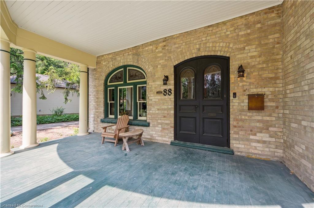88 William Street W Property Photo 4